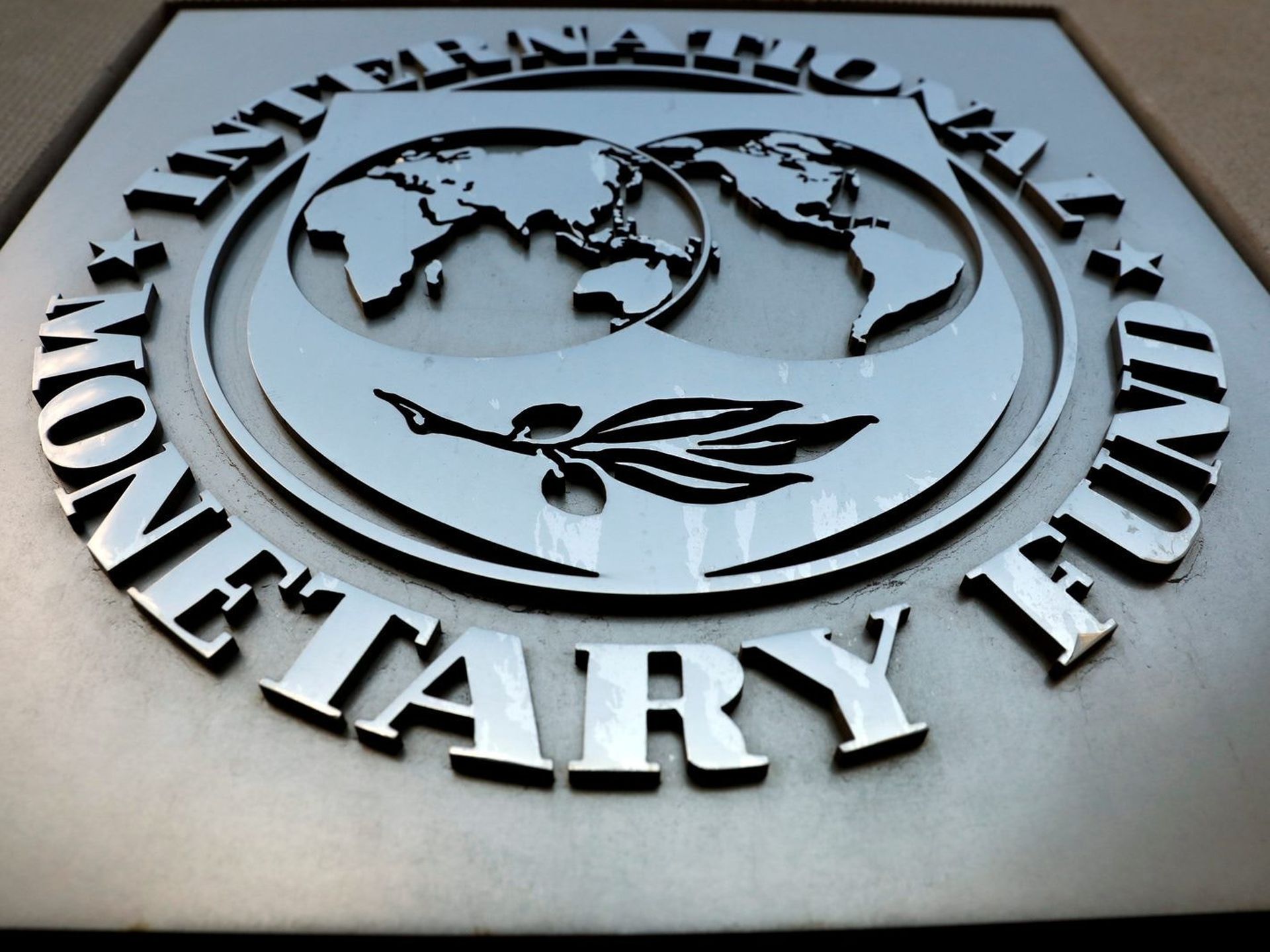 IMF批評英國新減稅方案「大規模且無針對性」　加劇不平等